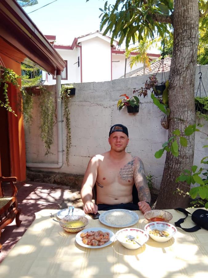 טנגלה Menaka Homestay מראה חיצוני תמונה