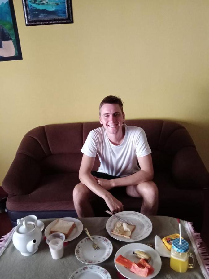 טנגלה Menaka Homestay מראה חיצוני תמונה