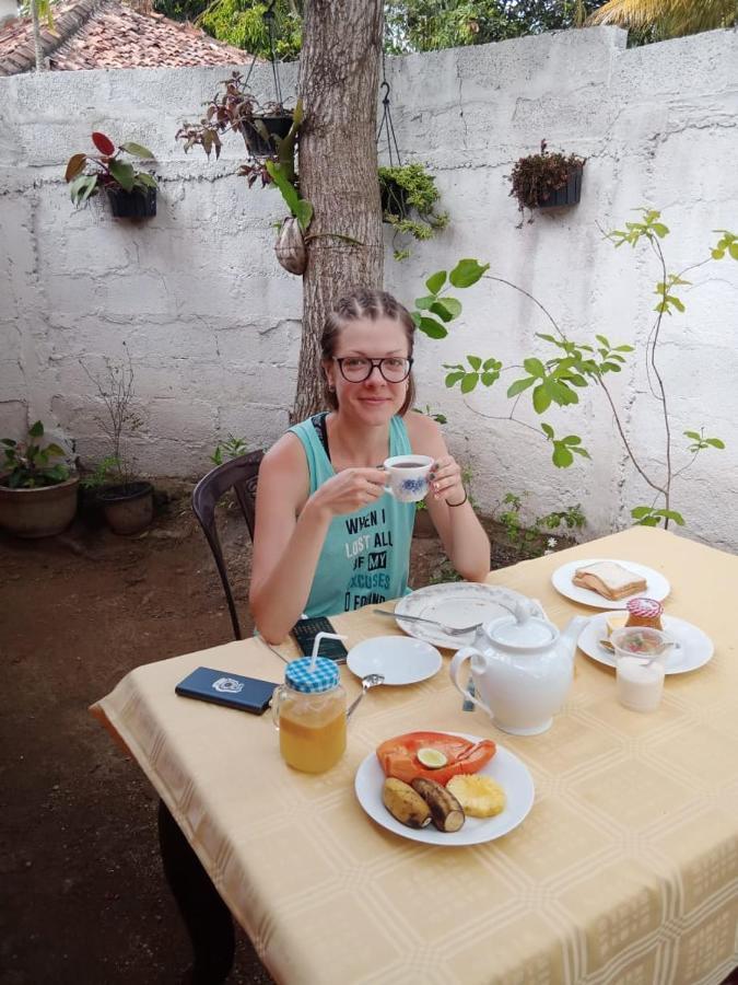טנגלה Menaka Homestay מראה חיצוני תמונה