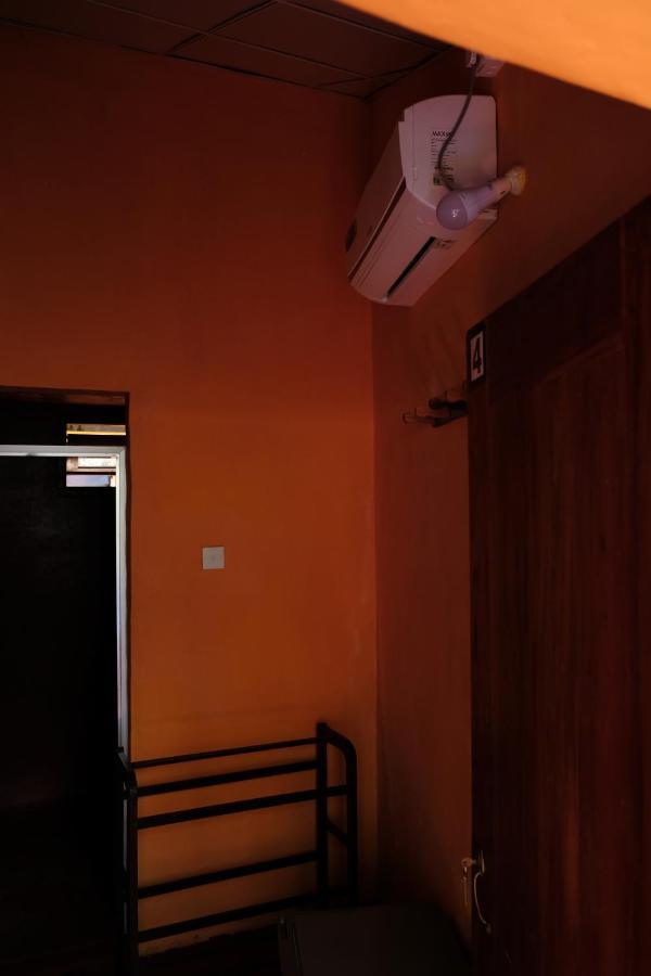טנגלה Menaka Homestay מראה חיצוני תמונה