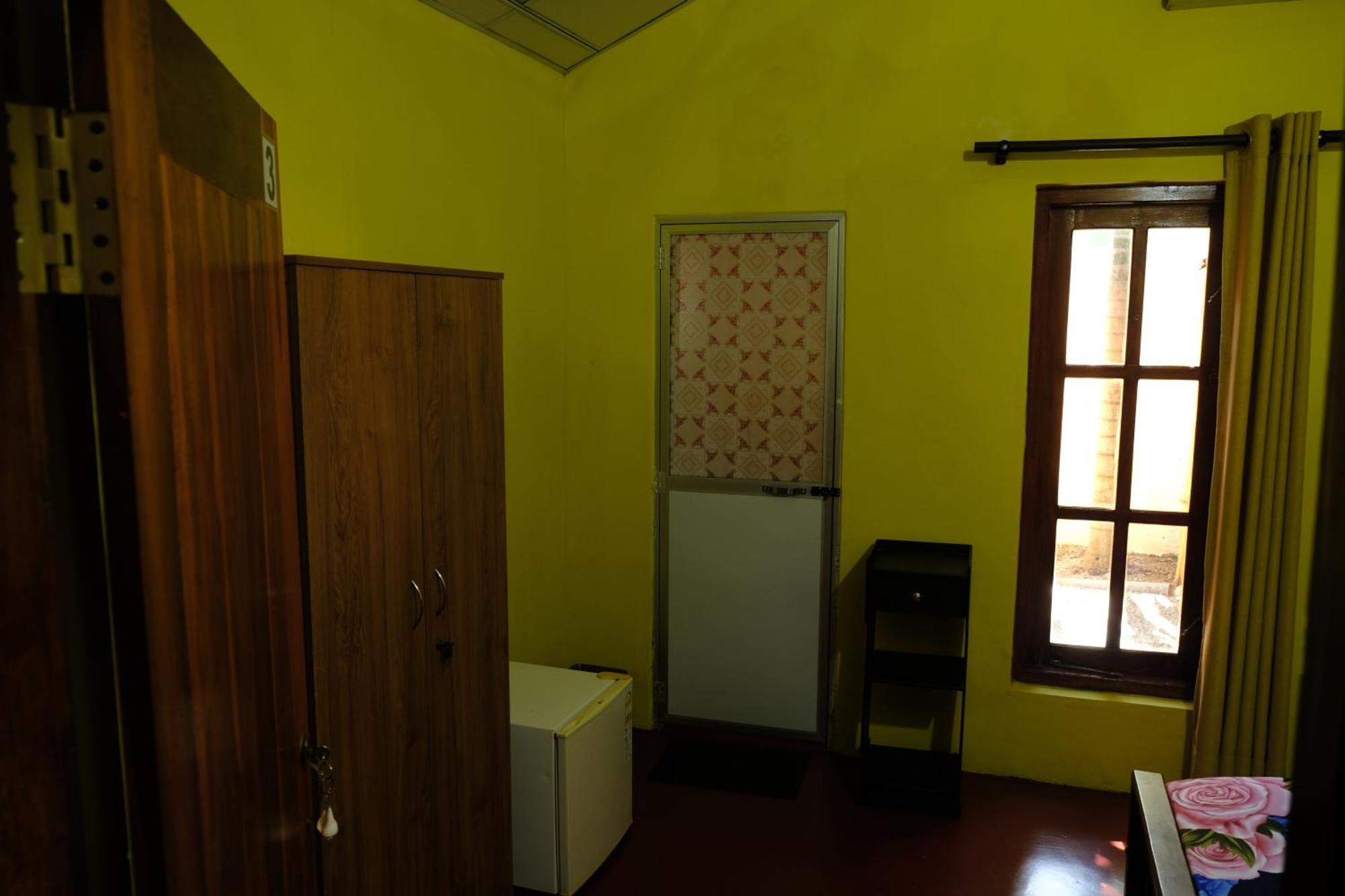 טנגלה Menaka Homestay מראה חיצוני תמונה
