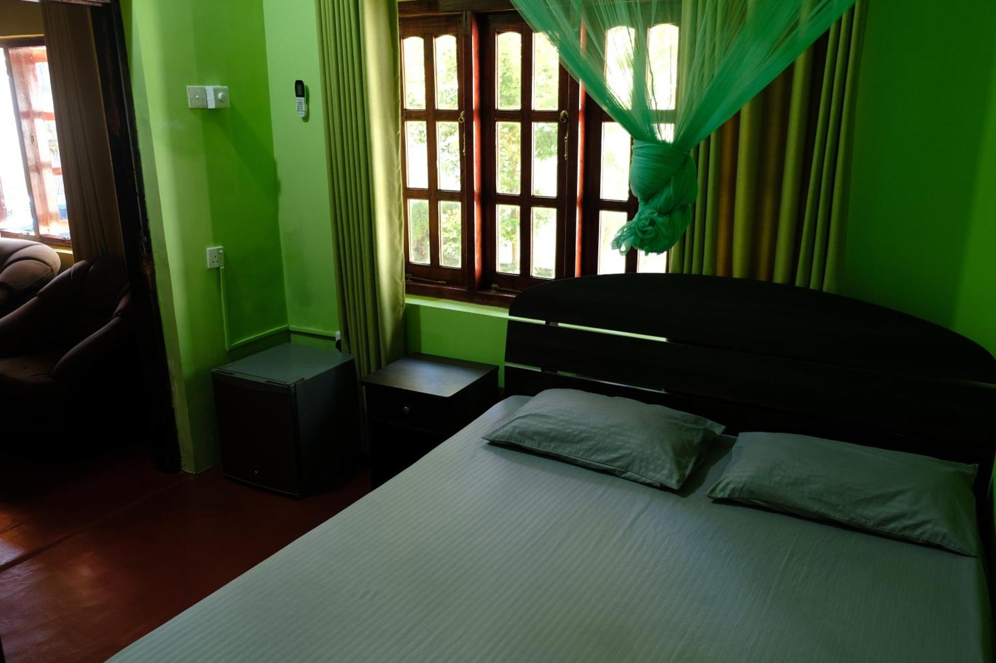 טנגלה Menaka Homestay מראה חיצוני תמונה